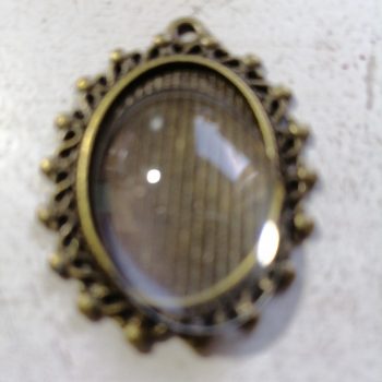 Fém medál lencsével ovális, 18x25 mm  - Üzenőlencsével