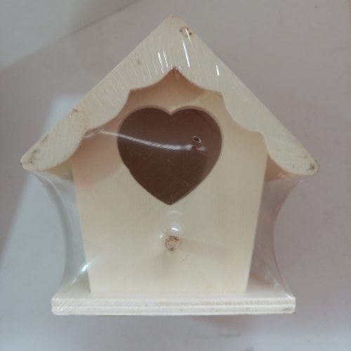 Fa madáretető, madárház