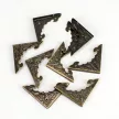 Fém sarokvédő szögekkel 4cm x 4cm x 0,4cm