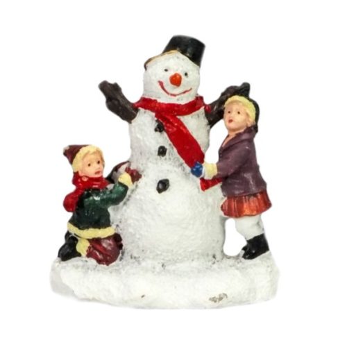 Hóemberes jelenet gyerekekkel 6cm x 3,5cm x 6,4cm