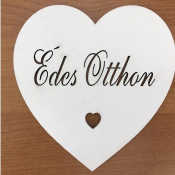 Fa felirat "Édes Otthon"