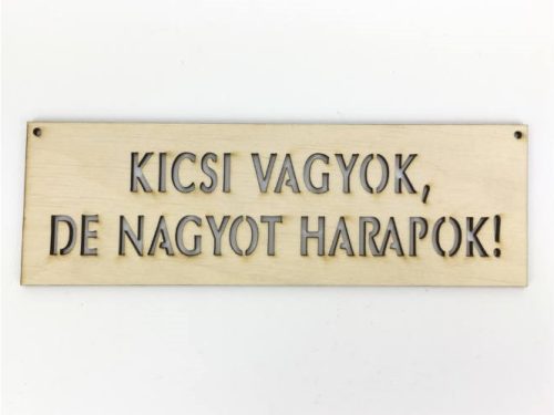 Fa tábla "KICSI VAGYOK, DE NAGYOT HARAPOK!"