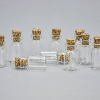 Üvegcse parafadugóval 2,4cm x 1,3cm