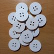 Fehér fa gomb 25mm 10db/csomag