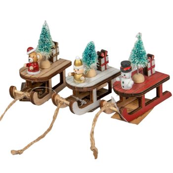 Fa szánkó figurával akasztós M7cm