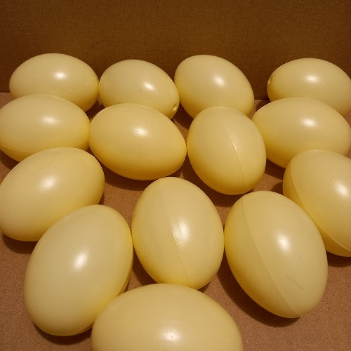 Műanyag tojás 6cm pasztell sárga