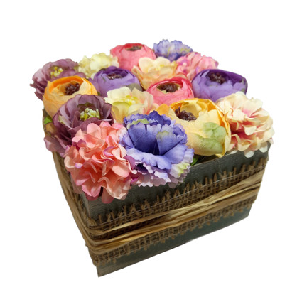 Selyemvirág box - Zöld fa dobozban, színes virágokkal