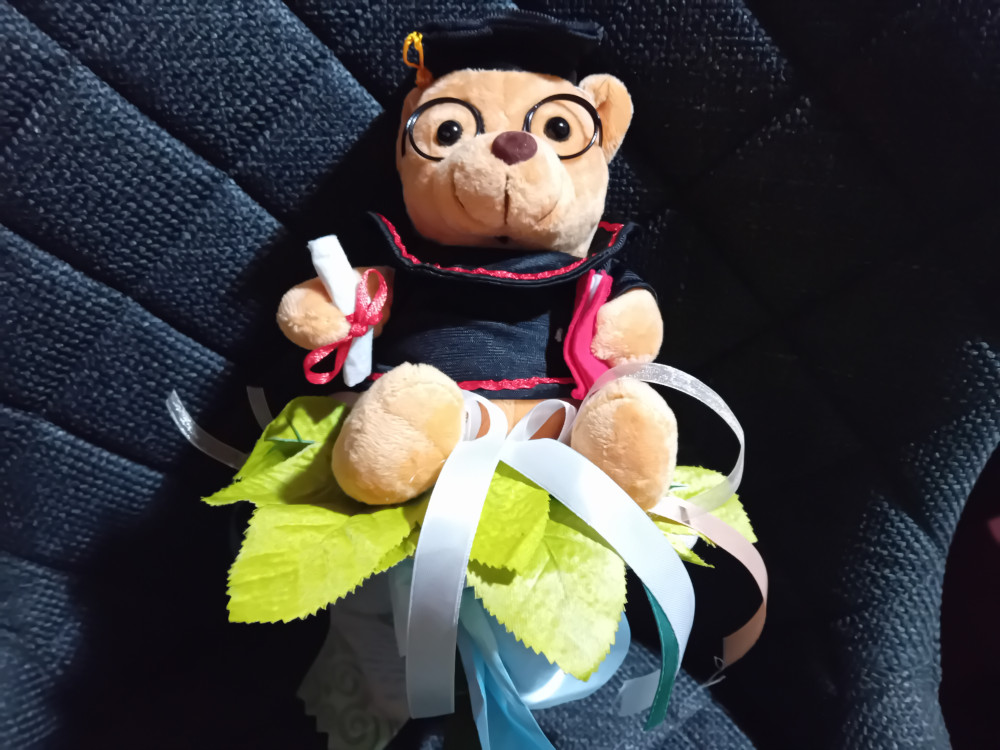 Ballagási csokor kalapos maci 40cm
